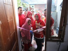 Haru Bahagia Ibu Asuh Wawali Harris Bobihoe Usai Rumahnya Diperbaiki