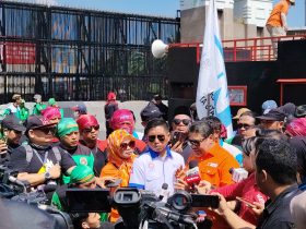 Pers Conference Presiden Partai Buruh pada aksi depan DPR/MPR RI