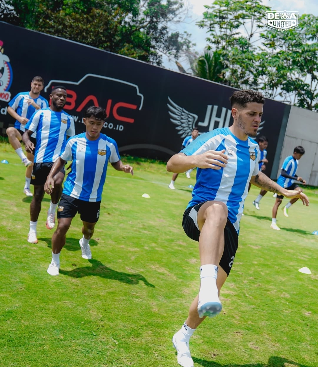 Photo by instagram @dewaunitedfc