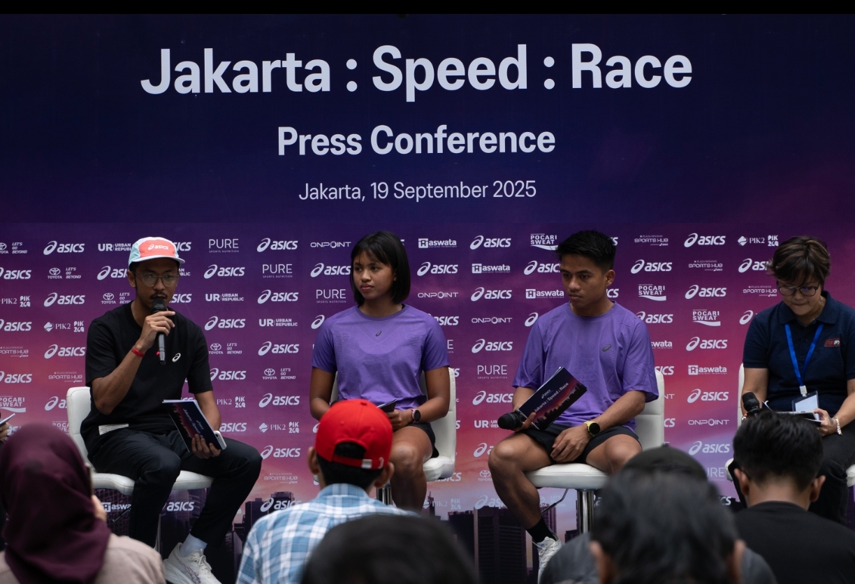 Abiyoga Prakoso, Marketing Lead of Performance Running and APEQ ASICSIndonesia; Jingga Salimul Aqidah, ASICS Youth Talent; Daniel Simanjuntak, ASICS RunningAthlete; dan Bertha Gani, Race Director Run ID dalam Talkshow Jakarta Speed Race