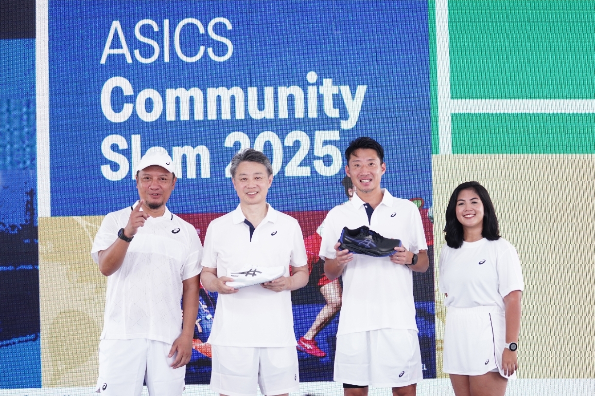 (kiri-kanan) Billy Mabila Product Merchandiser of Core Performance Sports (CPS)ASICS Indonesia, Mitsuyuki Tominaga President and COO ASICS, Sota FukushimaPresident Director ASICS Indonesia, dan Maitri Widyakirana Marketing Leadof Core Performance Sports (CPS) ASICS Indonesia
