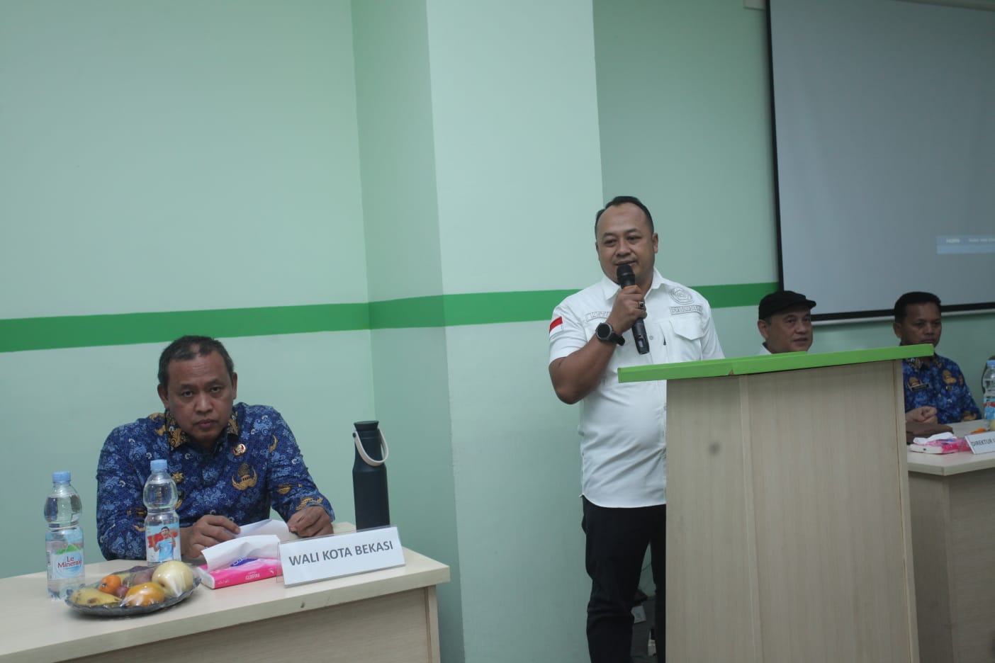 Ketua PWI Bekasi Raya Ade Muksin S.H memberikan sambutannya