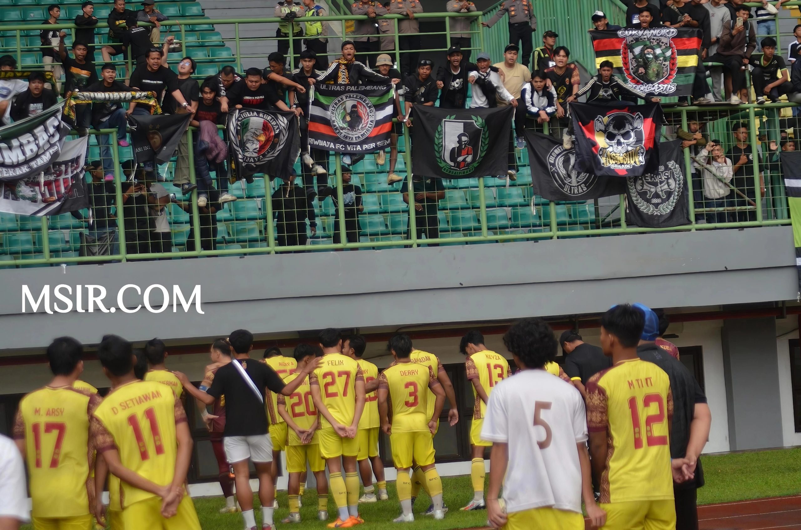 Akhir Pertandingan Laskar Wong Kito datangi suporter Tribun Utara